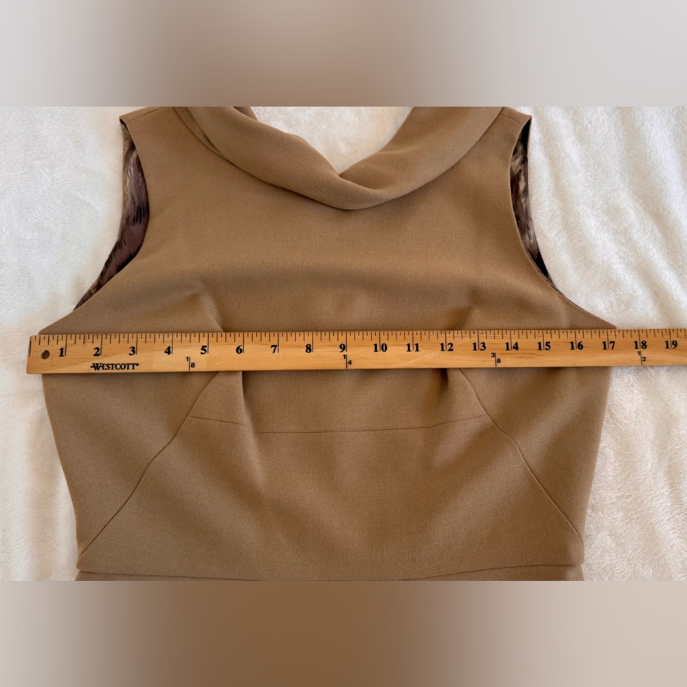 Donna Ricco Size 4 Tan Sleeveless, Lined Dress.  Sleek, pencil style. - Picture 3 of 7